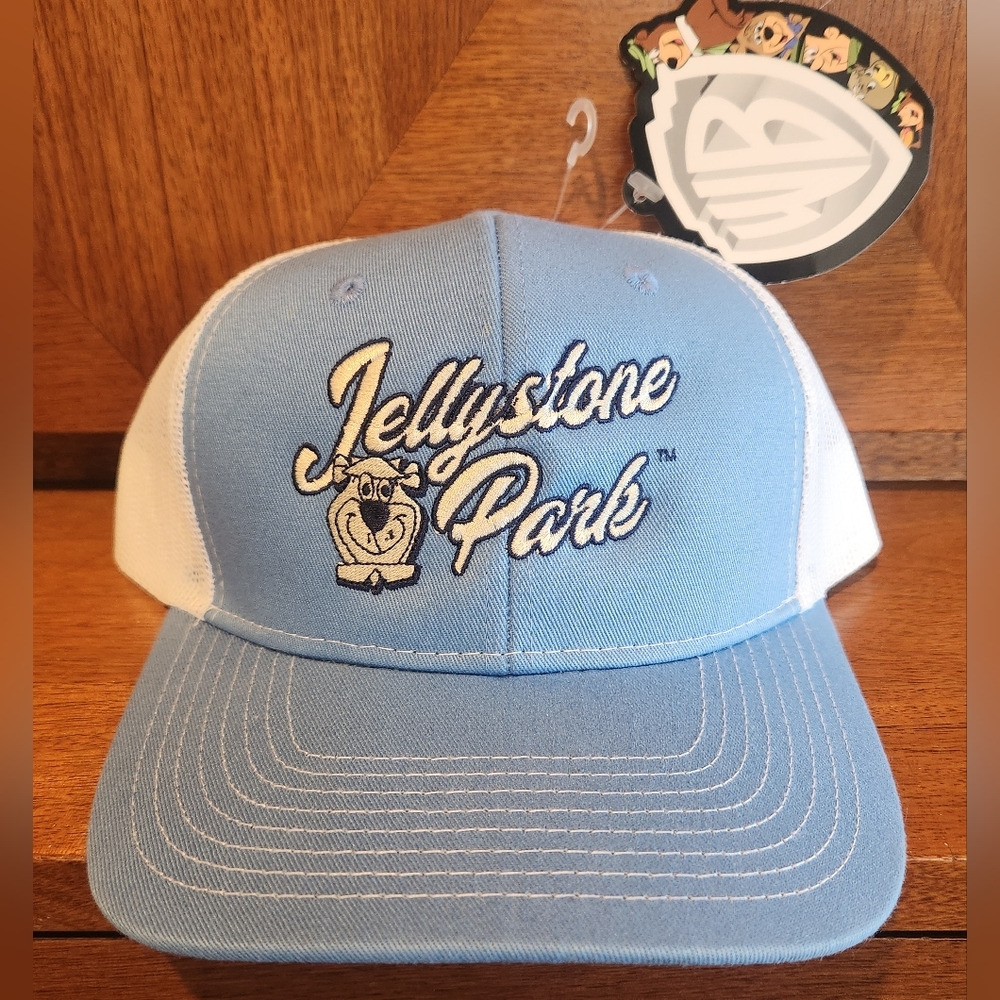 NWT Jellystone Park Trucker Hat Birchwood Acres